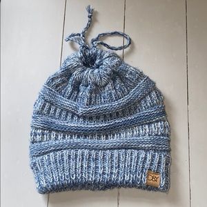 Beanie with pony tail hole